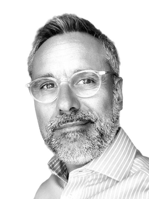 Stephane-NB-fond-blanc-1-e1719495667141-1-525x700
